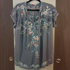Johnny Was Embroidered Floral/Bird/Butterfly Gray Short Sleeve Top Blouse